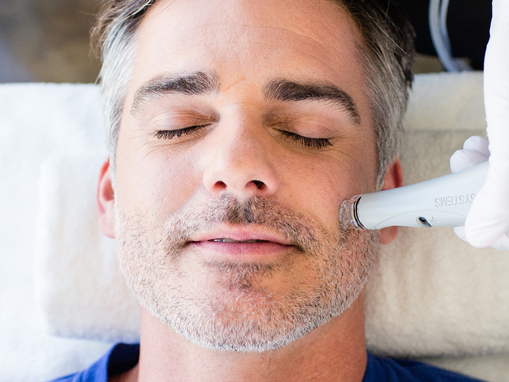 confident-mac-hydrafacial